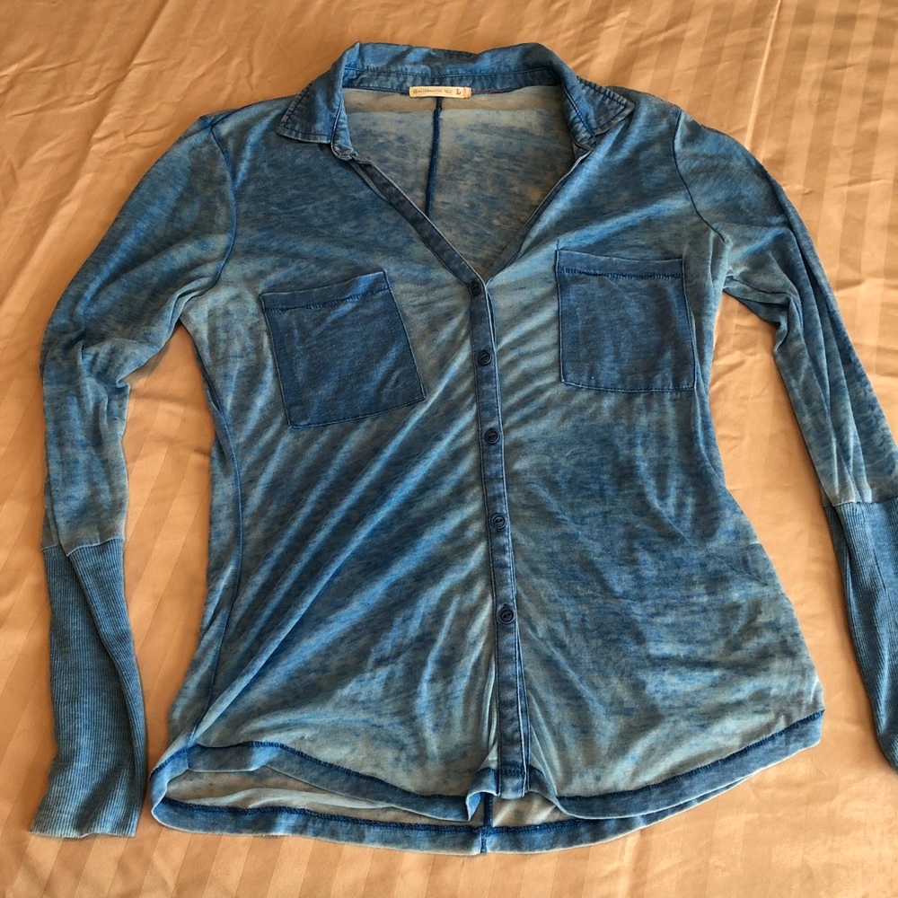 Alternative casual blue button front shirt - L